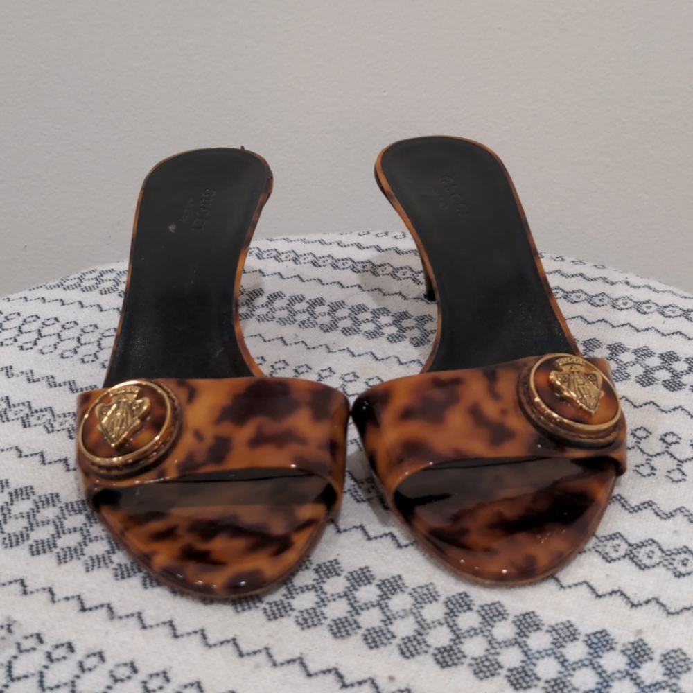 Gucci Orange and Brown Kitten Heels w/ Gold Enamel